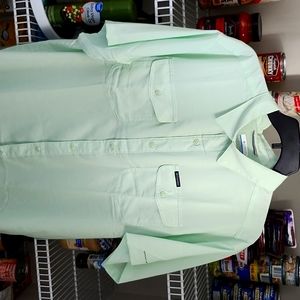 Columbia short sleeve omni tech button up shirt.